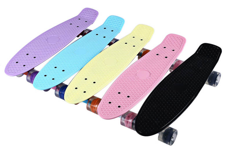 22 Inches Cruiser Four-wheel Banana Style Plastic Board Deck with LED Flashing Wheels
