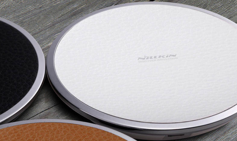 Nillkin Magic Disk Third Generation Qi Wireless Charger Transmitter Lichee Emboss PU Pad Round Design Launcher with Round Indicator Light