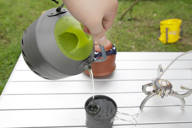 ALOCS CW - K07 0.9L Aluminum Alloy Gathered-energy Tea Kettle with Mesh Pouch for Outdoor Camping Hiking