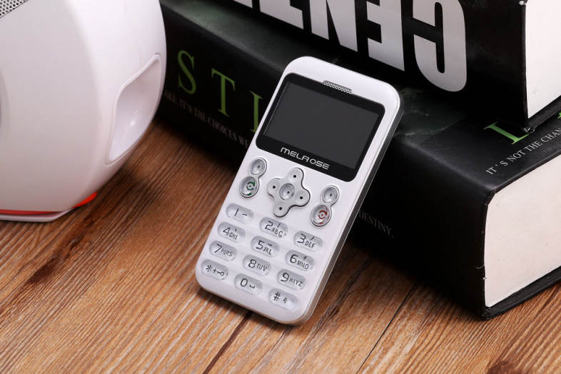 MELROSE M6 1.70 inch Pocket Card Phone Camera Bluetooth MP3 Playback FM Alarm Recorder Calender