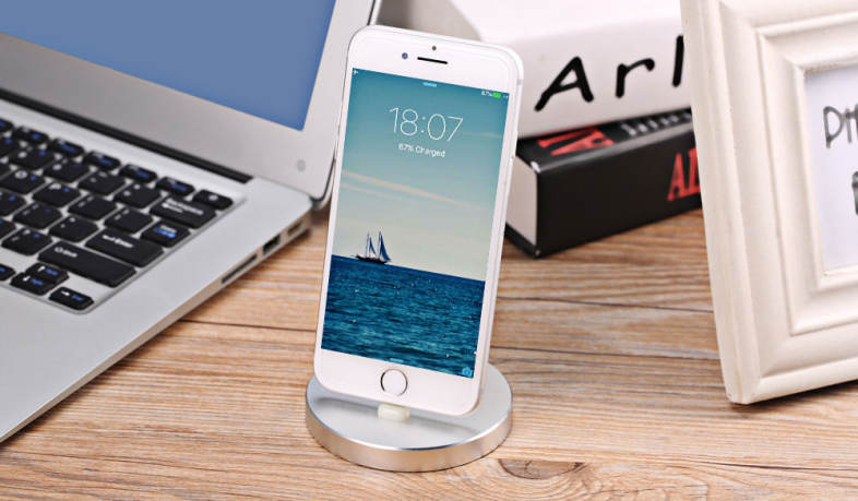 HOCO P5 2.4A 8 Pin Charger Portable Round Desktop Cradle Charging Sync Dock for iPhone